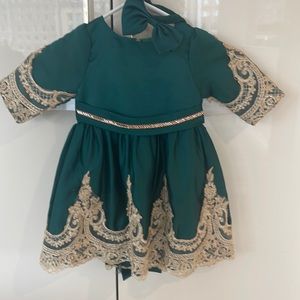 Emerald green and gold lace holiday dress with bow size 90